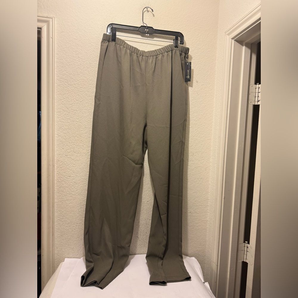 NWT Allie coosh pants bungee cord in size XL $235 in olive green